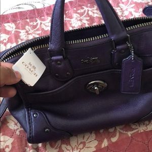 Crossbody coach purse for this fall season.